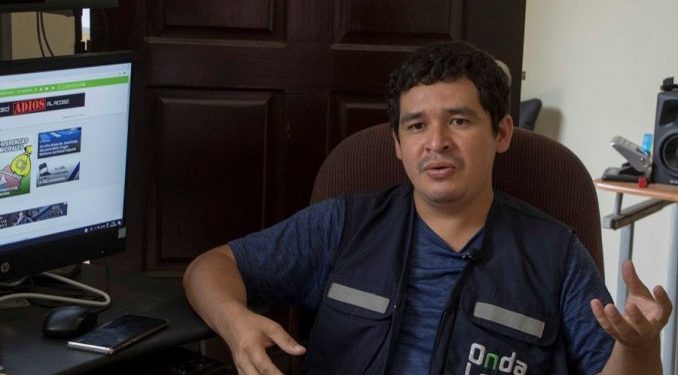 Periodista Julio López se exilia para no ser silenciado por la dictadura. Foto: Artículo 66 /Redes sociales