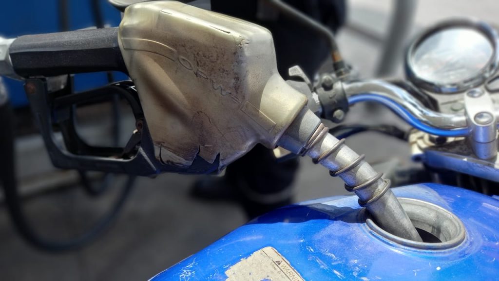 Precio «congelado» de los combustibles no ha frenado incremento de la canasta básica 