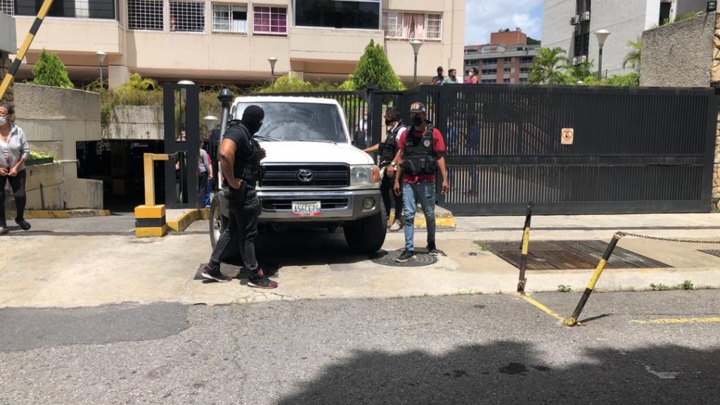 Tropas especiales venezolanas asaltan casa del presidente interino Juan Guaidó