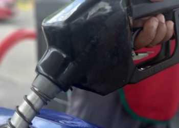 Gasolina regular volverá a subir este fin de semana y el diésel bajará un centavo por litro. Foto: Artículo 66
