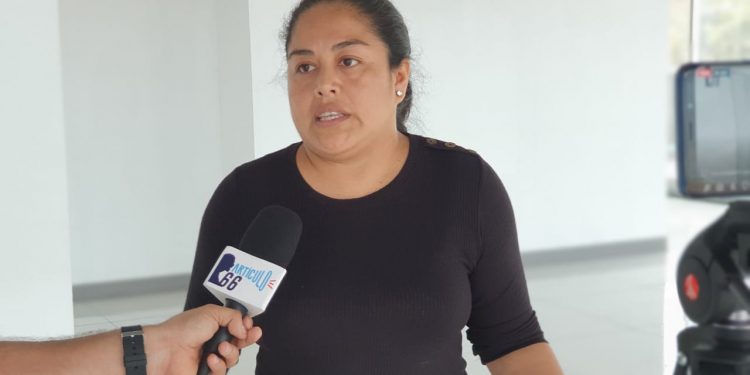 Dirigente opositora y exrea política Ivania Álvarez se exilia ante el acoso policial ordenado por la dictadura en su contra. Foto: Artículo 66.