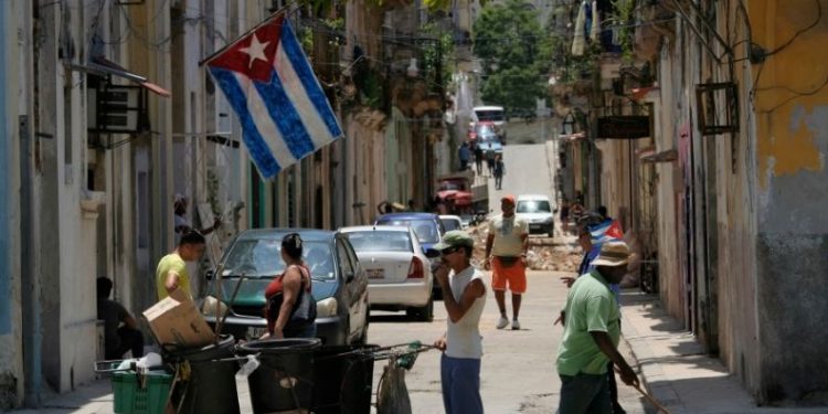 Régimen cubano empieza a ceder ante presión popular y destraba el «autobloqueo» a importación de alimentos, medicina. Foto: Internet.
