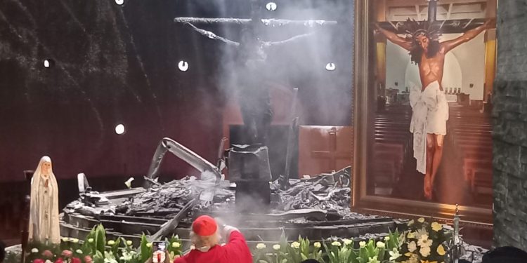 «Fue un atentado», reitera el cardenal Brenes, tras un año del «acto terrorista» contra la capilla a la Sangre de Cristo en catedral de Managua. Foto: Noel Pérez / Artículo 66