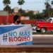 Fotografía del 20 de junio que muestra a una mujer que sostiene un cartel, durante la regata parte de una campaña contra el bloqueo de Estados Unidos a la isla, en la bahía de Matanzas (Cuba). EFE/Yander Zamora