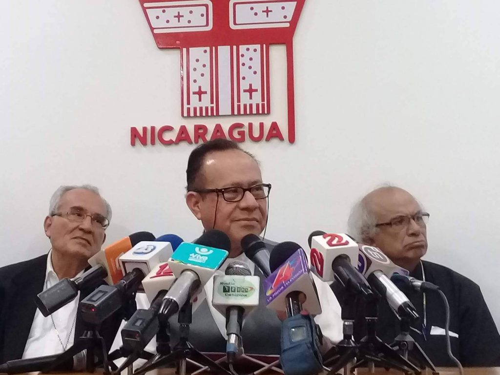 Vaticano acepta de forma «exprés» renuncia de monseñor Abelardo Mata
