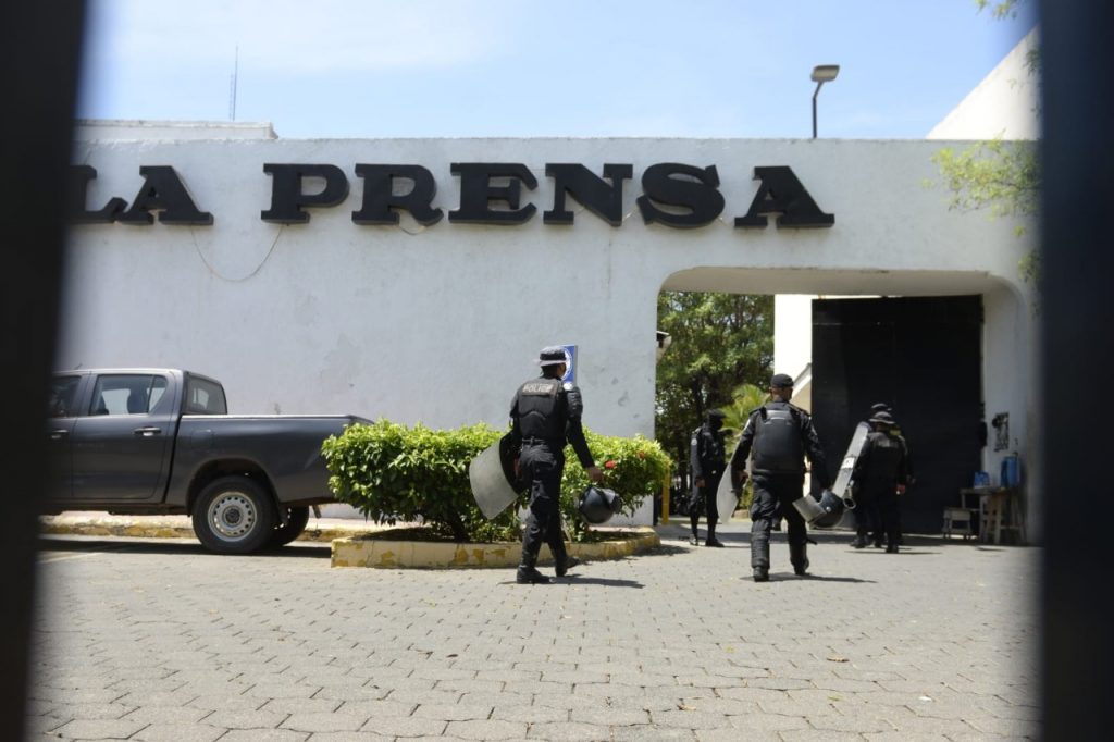 Régimen intenta vender supuesto «acaparamiento de papel» en La Prensa para montarle acusación. Foto: Cortesía.