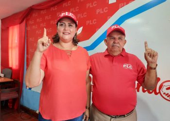 Walter Espinoza se queda sin fórmula presidencial. Renunció María Dolores Moncada. Foto: Artículo 66 / Noel Miranda
