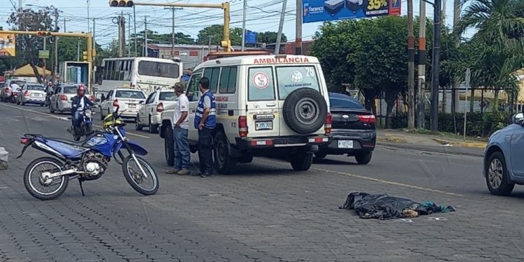 Niño cae en un agujero del piso de una ruta 117 en Managua y muerte tras ser arrollado por las llantas de la misma unidad . Foto: Tomada de internet