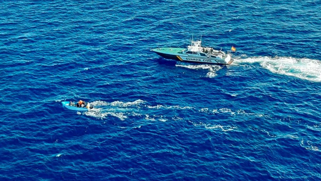 Al menos 39 migrantes muertos en el naufragio de una lancha que iba a España