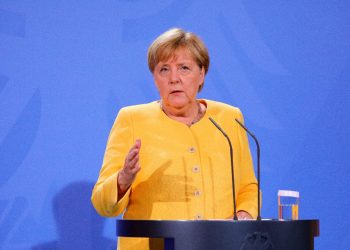 Ángela Merkel reconoce su error al evaluar la situación en Afganistán. Foto: EFE