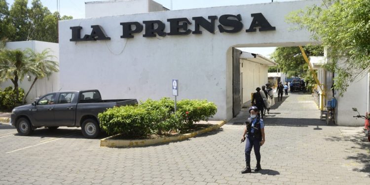 Dictadura Ortega-Murillo ordena allanamiento al diario La Prensa. Foto: Noel Miranda / Artículo 66.