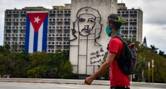 Cuba supera los 8.000 casos de covid-19 en un día