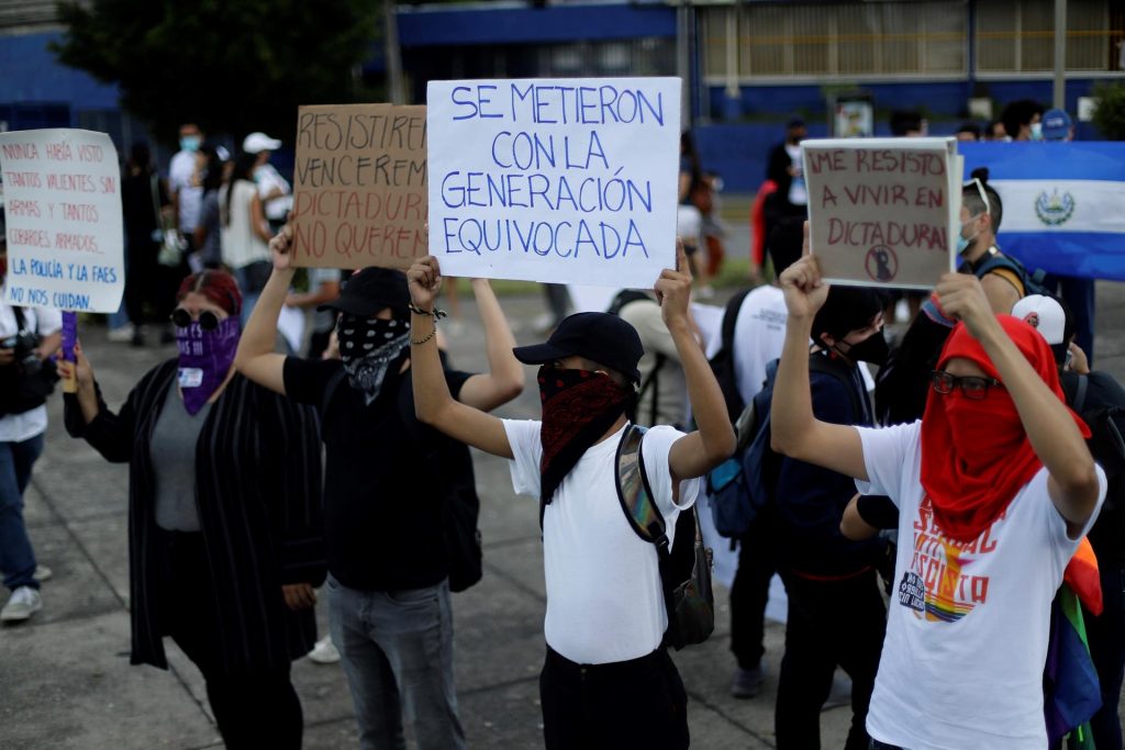 Oposición salvadoreña señala que habilitar reelección abre puerta a dictadura