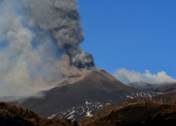 Nueva erupción del Etna, con emisión de cenizas y lava