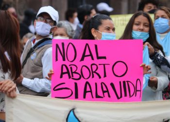Grupos antiaborto se manifiestan en México contra fallo de la Suprema Corte