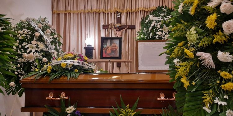 Honras fúnebres de Heydi Meza, madre de Max Jerez. El régimen de Nicaragua le negó al preso político poder despedirse de su madre. Foto: Noel Pérez / Artículo 66