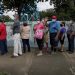 Largas filas para buscar la primera dosis de vacuna contra el COVID-19 en Nicaragua. Foto: Artículo 66 / EFE