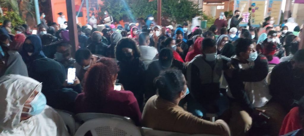 Carazo inició la vacunación antiCOVID-19 de madrugada y dosis se agotaron rápidamente