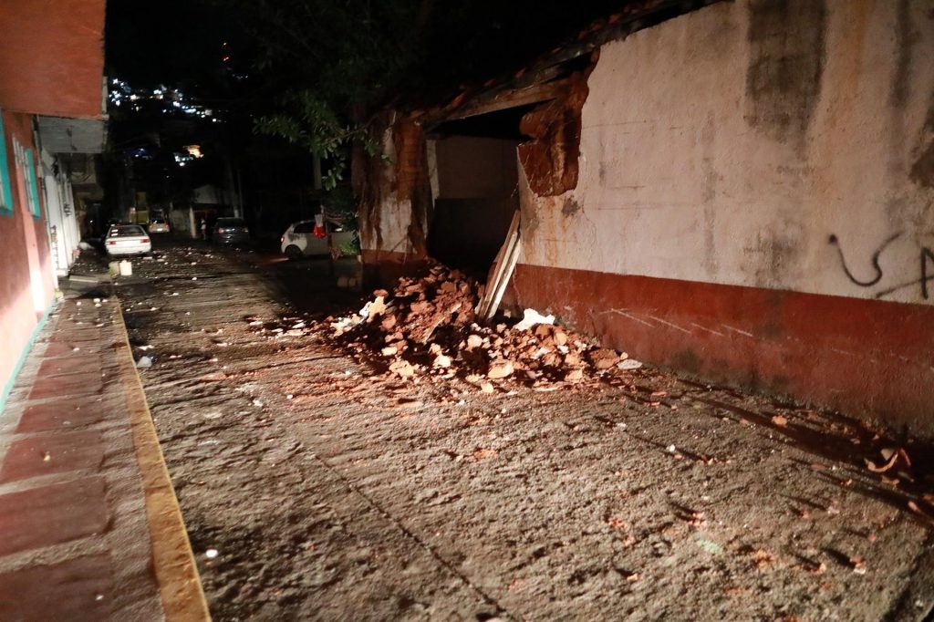 Registro de los daños en las viviendas, luego de que un sismo de 7.1 grados sacudiera el centro y sur de México, en el balneario de Acapulco (estado mexicano de Guerrero). EFE/David Guzmán