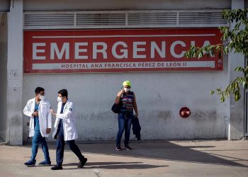 Mueren siete trabajadores del sector salud en Venezuela por el COVID-19. Foto: Artículo 66 / EFE