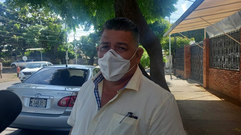 Mauricio Madrigal: «El que no la debe, no la teme», dice después que le negaron salir de Nicaragua