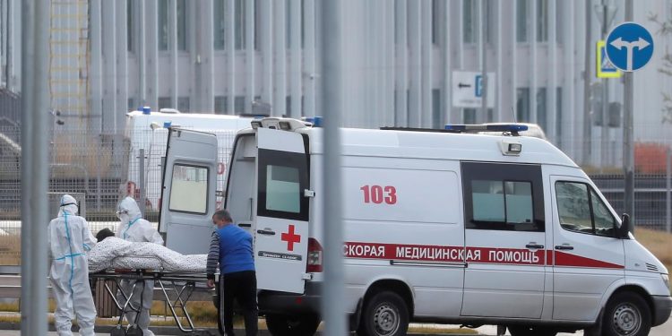 Rusia registra más de 800 muertes por covid por quinto día consecutivo