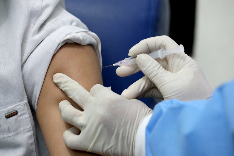 Madriz iniciará vacunación contra el COVID-19 a personas de 30 años a más.  Foto: Artículo 66 / EFE