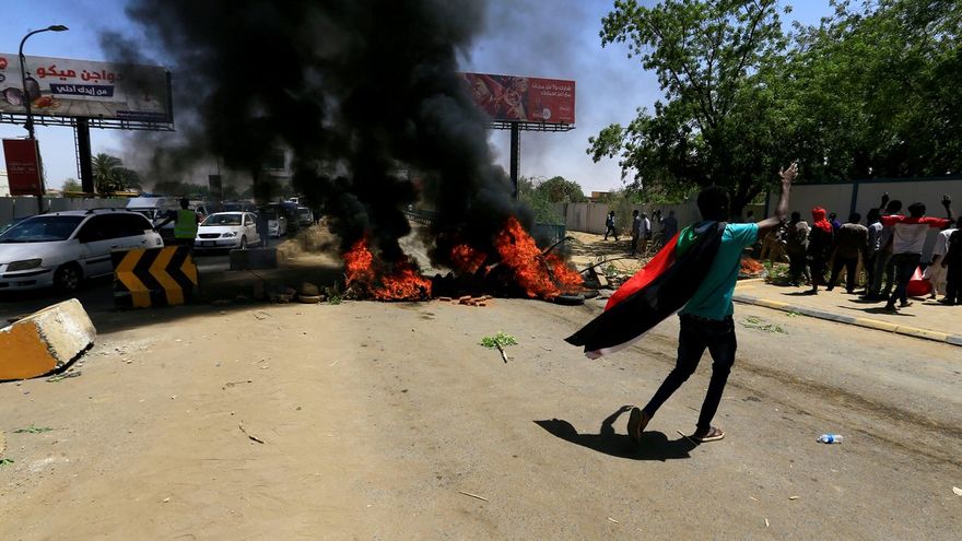 Enfrentamientos entre militares y manifestantes en Sudán dejan al menos un muerto