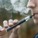 EE.UU. aprueba cigarrillos electrónicos que ve beneficiosos para dejar de fumar