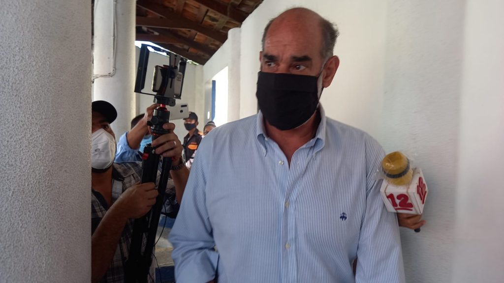 Policías orteguistas detienen arbitrariamente a Michael Healy, presidente del Cosep