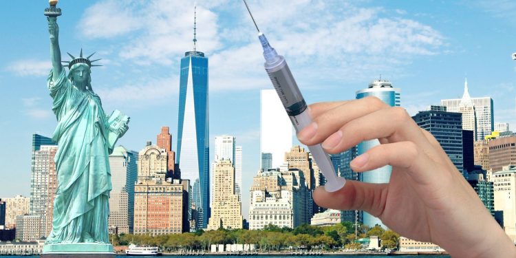 Nueva York advierte a sus empleados: vacuna o despido