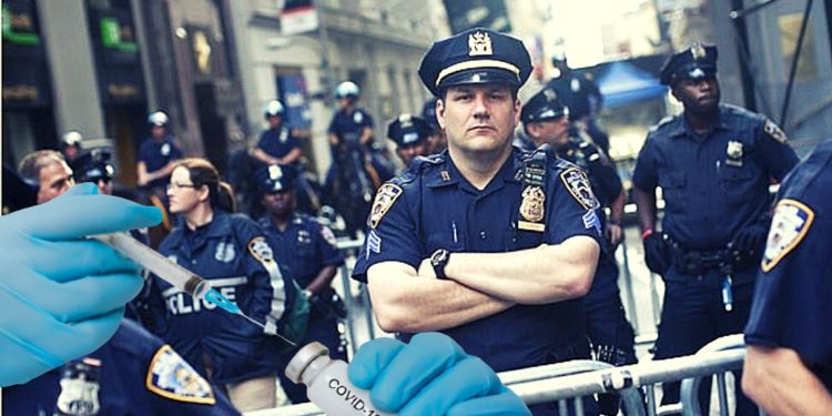 Policías y bomberos de Nueva York no quieren vacunarse