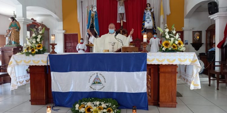 Padre Edwing Román señala que Ortega vive «el infierno en vida». Foto: Artículo 66 / Noel Miranda