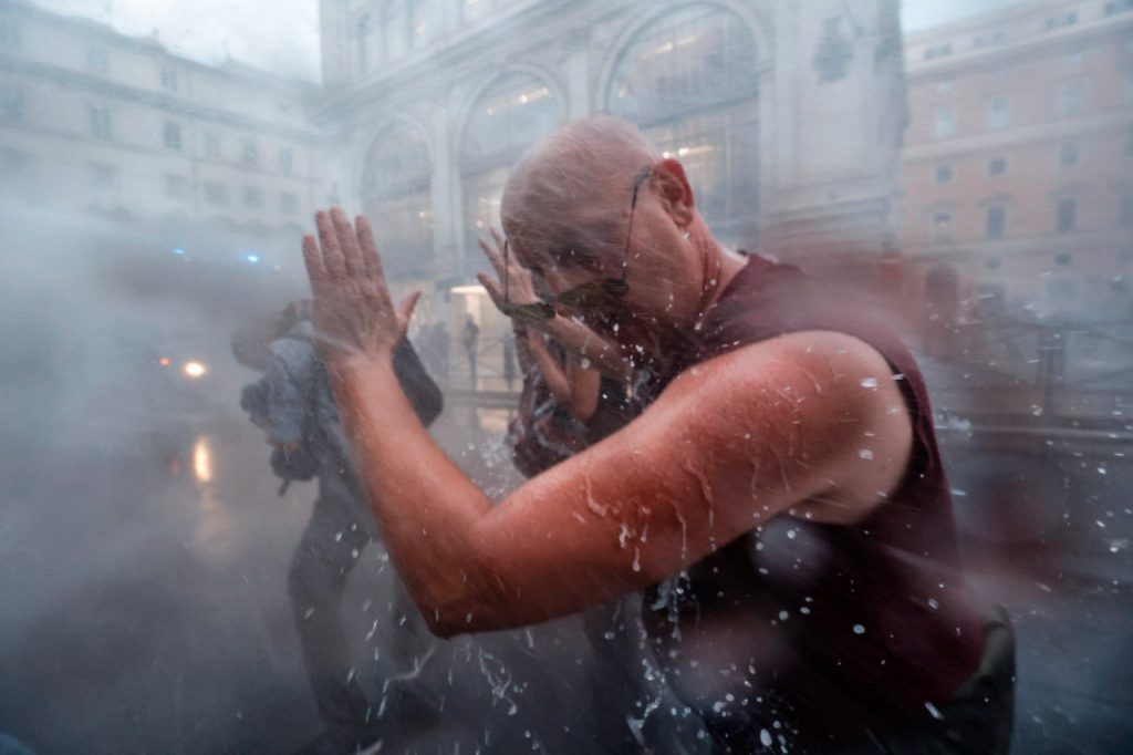 Fuertes enfrentamientos en Roma entre la Policía y los antivacunas