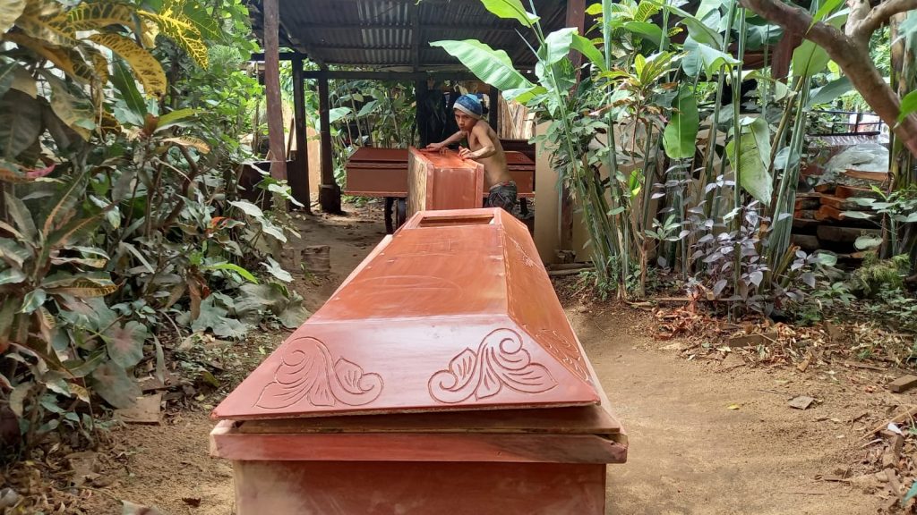 Demanda de ataúdes y servicios funerarios se disparan en Nicaragua