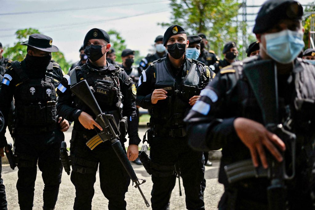 Guatemala impone estado de sitio para mitigar enfrentamientos por una mina