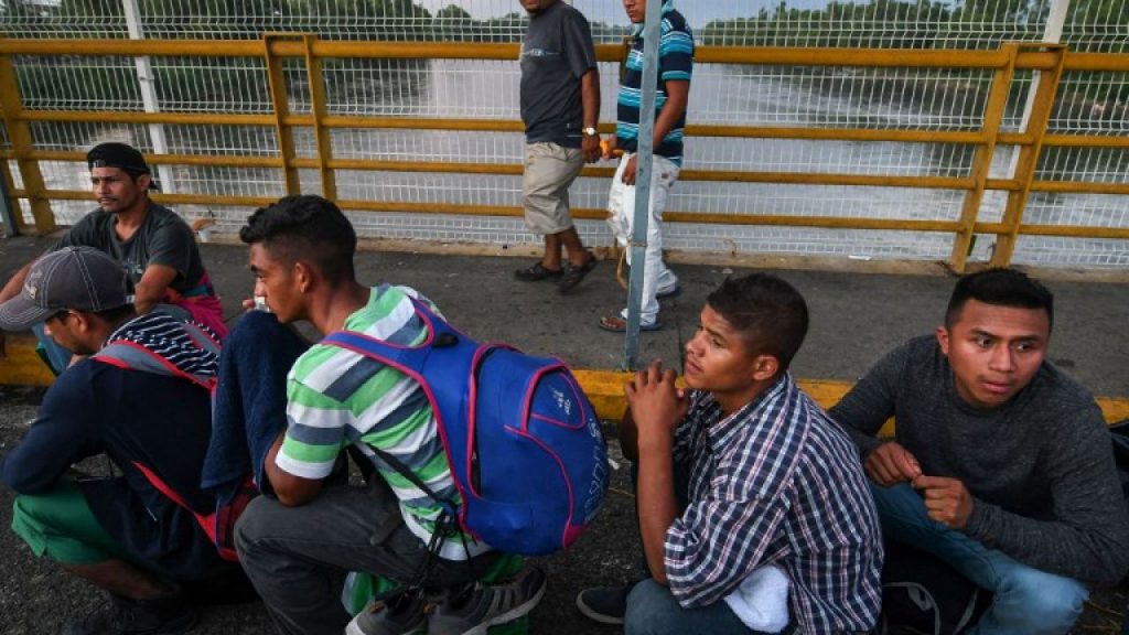 Detienen a más de 100 migrantes centroamericanos en México