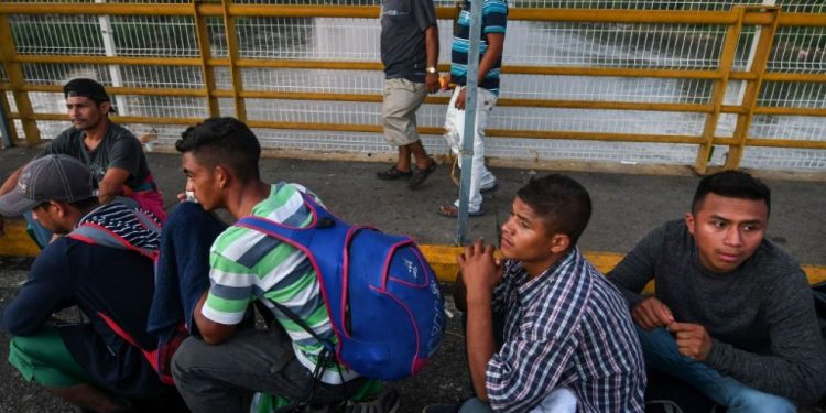 Detienen a más de 100 migrantes centroamericanos en México