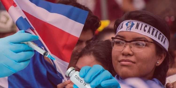 Costa Rica vacunará a partir de hoy a migrantes "irregulares" y residentes