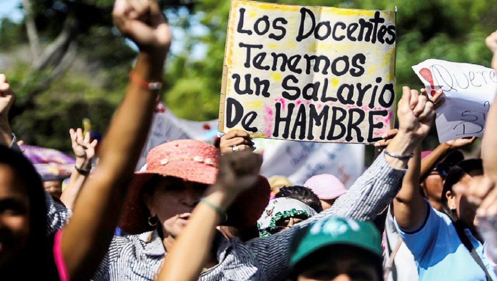Maestros renuncian en venezuela por salarios miserables, según oposición