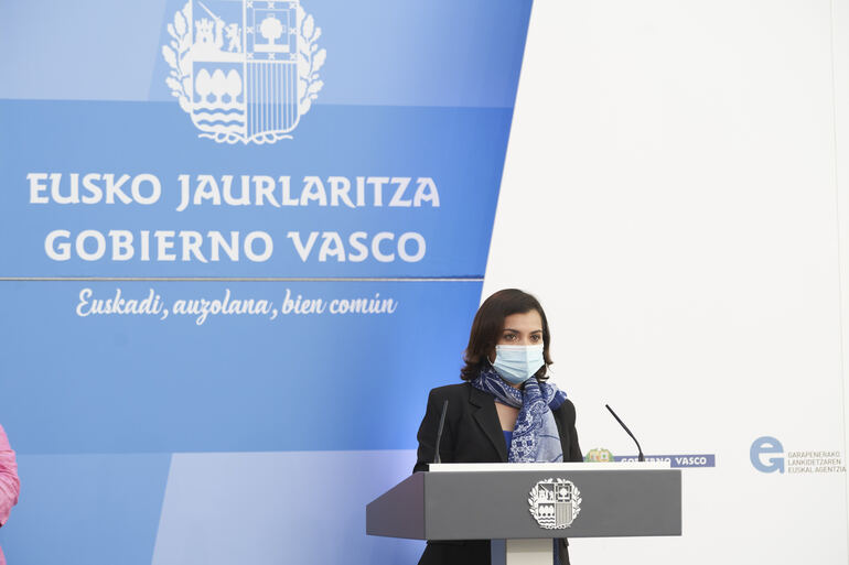 Francis Valdivia, presidenta de AMA, durante evento del Premio Ignacio Ellacuría. Foto: Irekia