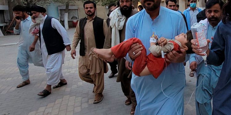 Terremoto en Pakistán deja más de 20 muertos y 300 heridos