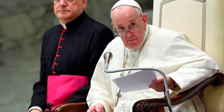 El papa expresa su "vergüenza" por la incapacidad de la Iglesia en los casos de abusos