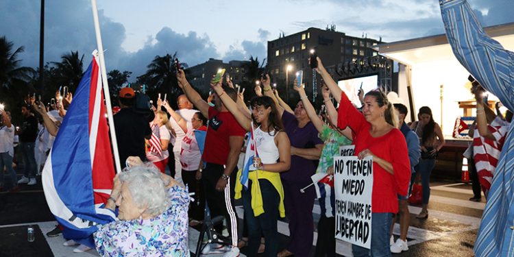 Cubanos realizarán cadena mundial de oración por la libertad de Cuba el 15N