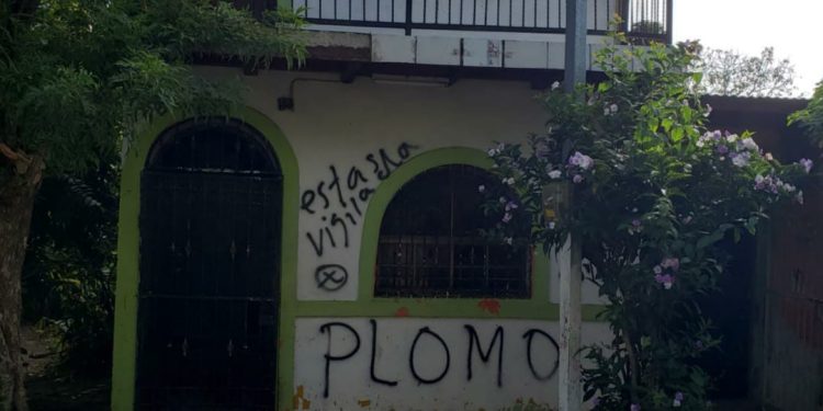 Fanáticos orteguistas vandalizan casa de la periodista Elba Ileana Molina. Foto: Artículo 66 / Cortesía