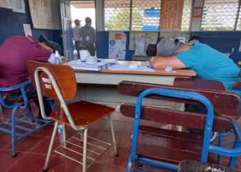 Sandinistas dormidos en las juntas receptoras de voto. Foto: Cortesía
