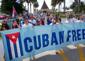 Exiliados cubanos en Miami apoyan la marcha del 15N en la isla. Foto: Artículo 66 / EFE