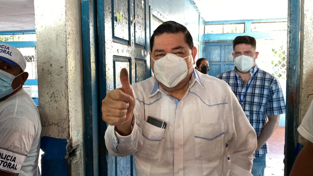 Dictadura orteguista suspende frecuencia de radio y televisión dirigidas por Guillermo Osorno