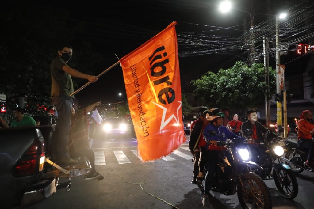 Xiomara Castro gana elecciones en Honduras y sus partidarios se lanzan a las calles a celebrar