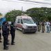 Una ambulancia sale hoy de la penitenciaría de Guayaquil (Ecuador). Foto: Artículo 66/EFE